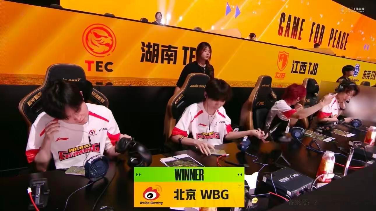 恭喜WBG周决满编吃鸡，继续火力全开呀！WBG周决满编吃鸡PEL端午定妆照