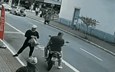 众人皆愿挺身而出、见义勇为，何愁社会风气不佳。