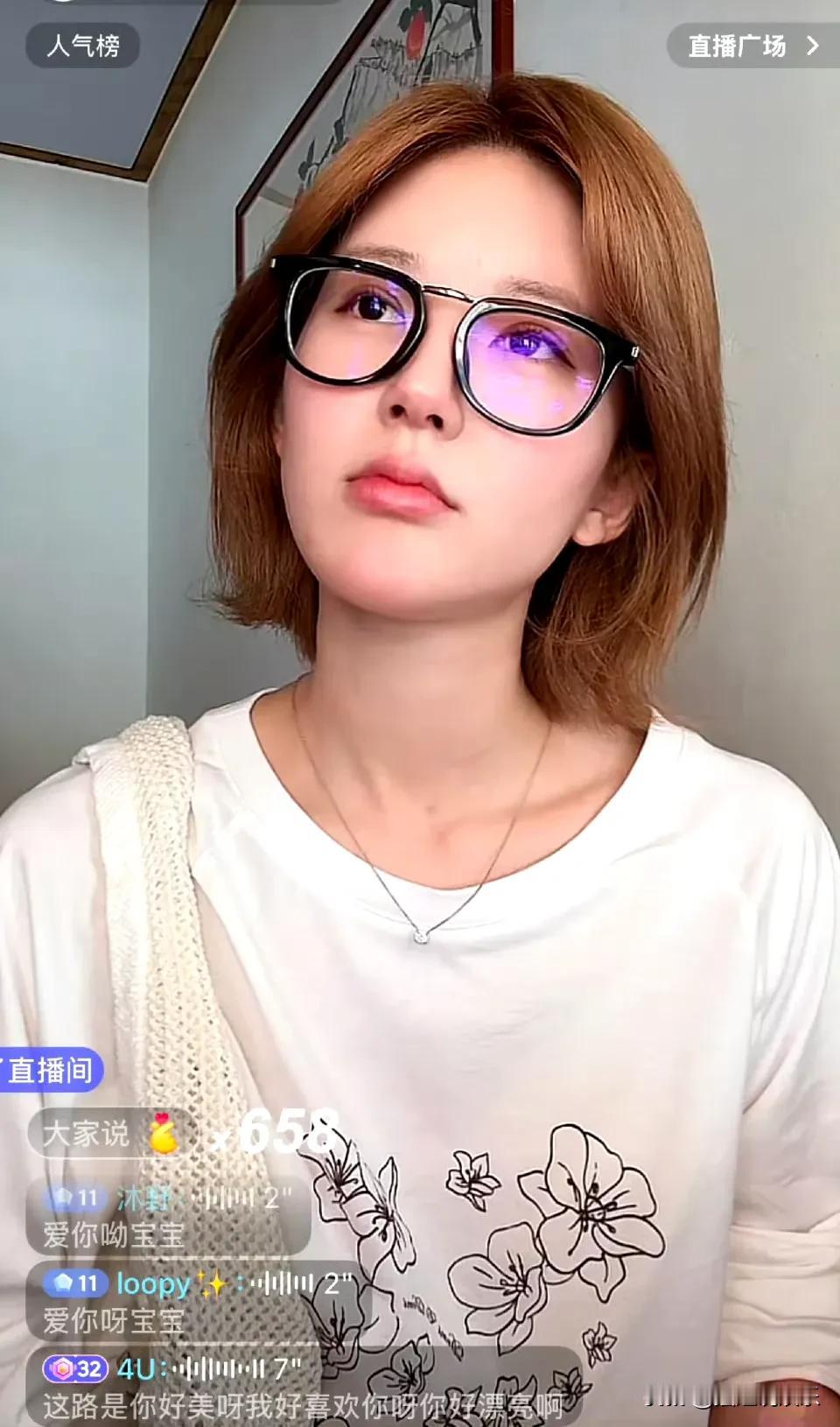 赵露思直播——

赵露思说自己挺好的，还挺无奈的——
 
“我真不是不愿意付出啥
