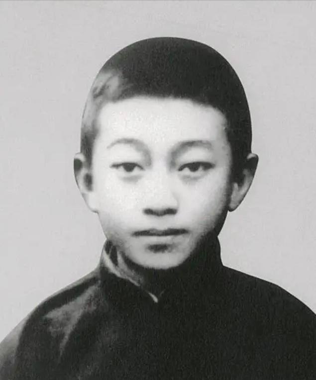 1921年，福州名手林贻堂和人下围棋，赌注是5块大洋，占尽上风之时，一个7岁的小