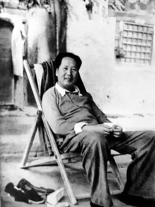 毛主席的智慧：“什么叫军事？就是‘打得赢就打，打不赢就跑’。”

1937年抗战