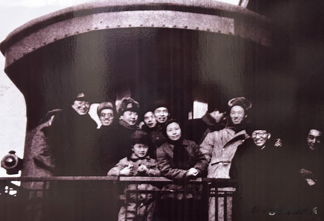 1950年2月13日，张闻天（左一）离开安东（今丹东）前往北京从事外交工作（担任