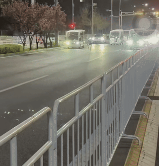 马拉松真不是人跑的！看看这个机器人就知道了，这才跑多远，这位机器人选手就“猝死”