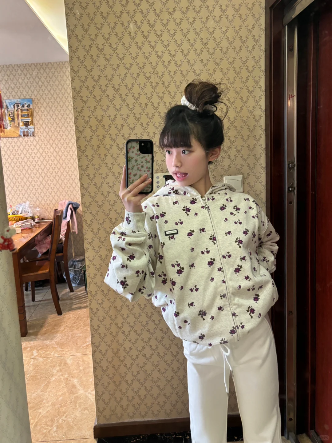 话说今年碎花卫衣貌似很流行