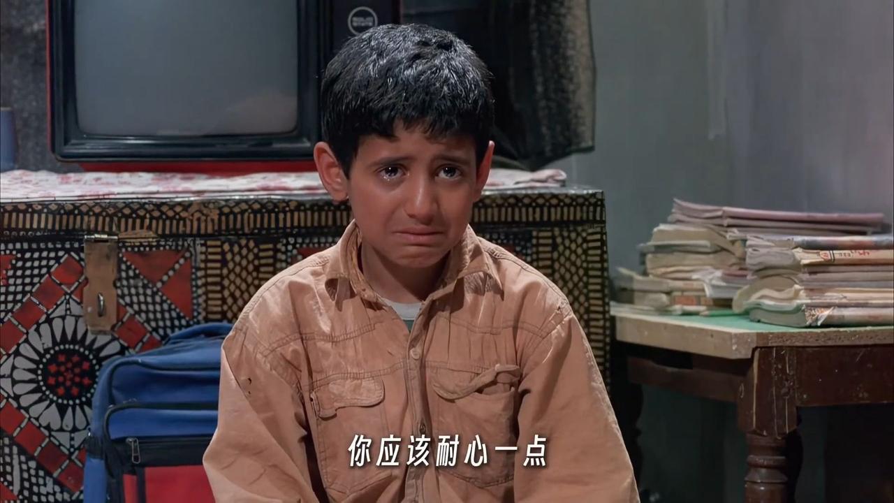 感动无数人的伊朗电影《小鞋子》
     故事缘起于伊朗一个穷困的家庭，哥哥阿里
