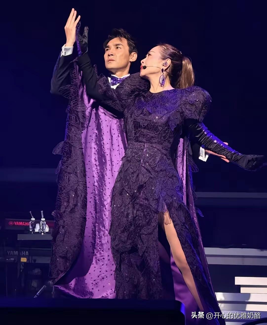 陈松伶演唱会，张铎热舞引争议。
说两个人的尺度太大，但人家可是夫妻呀。
在舞台上