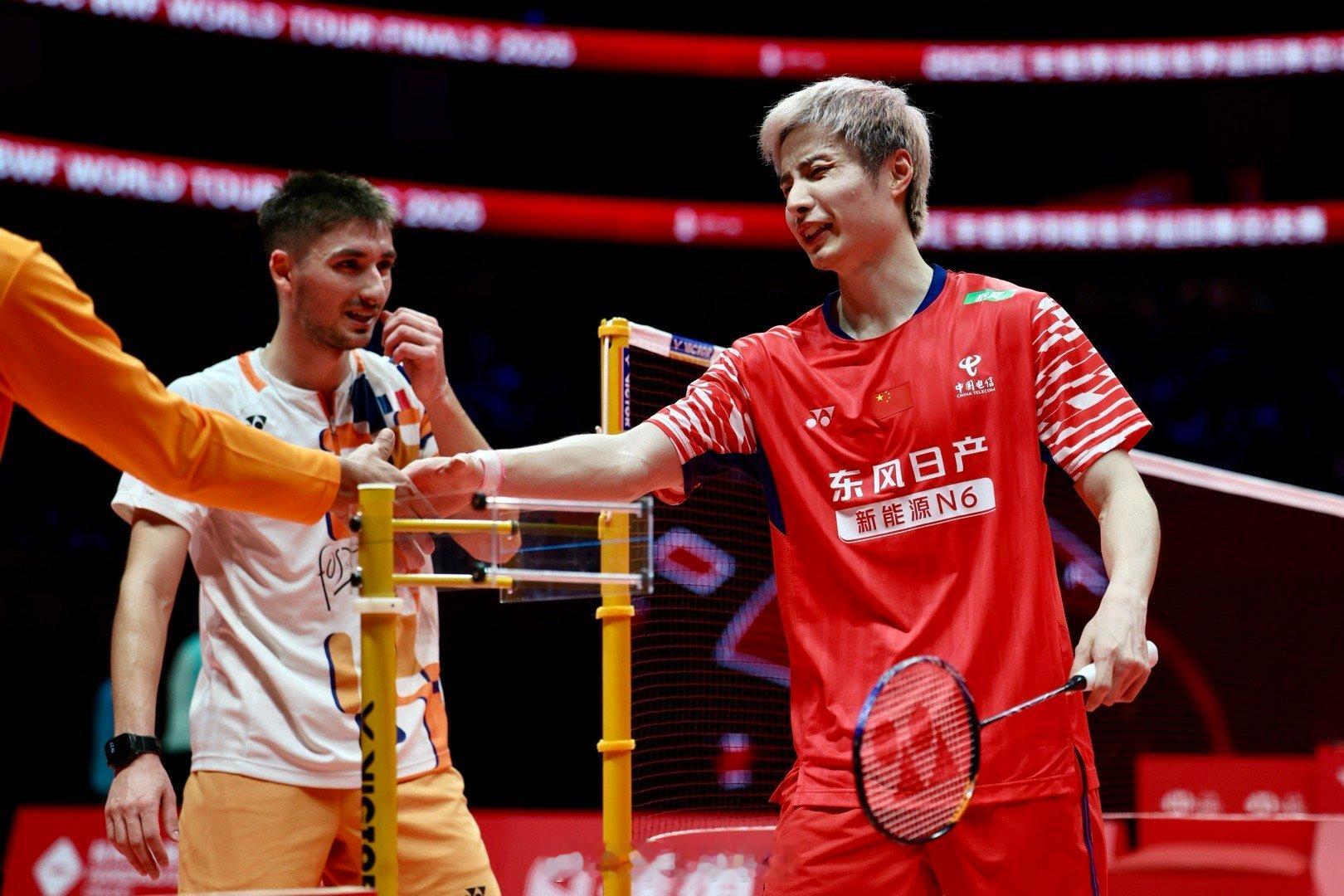 石宇奇脚趾起水泡2025年世界羽联年终总决赛