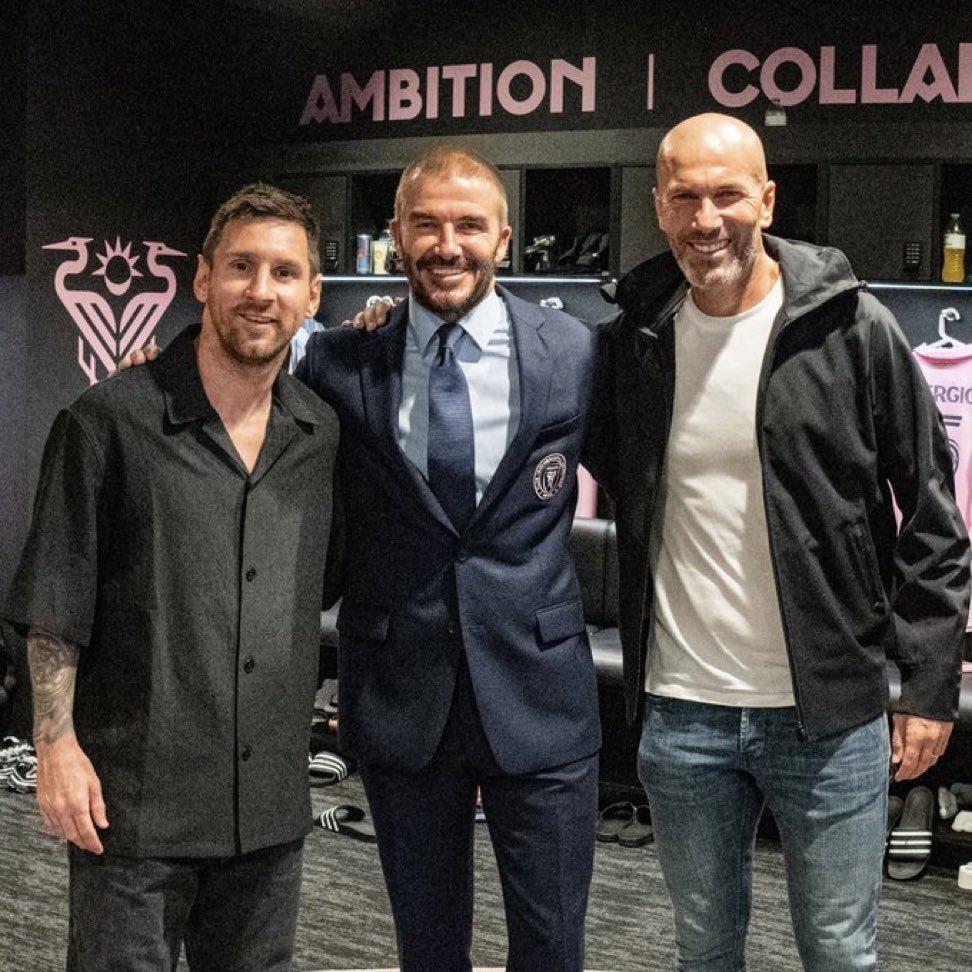 贝克汉姆：一本正经。
齐达内：休闲装嫩。
梅西：倚老卖老。

三种装扮，三种味道