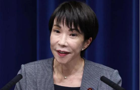 一片哗然！高市早苗乐极生悲，再次爆出丑闻。日本多家媒体披露，高市早苗带领日本自民