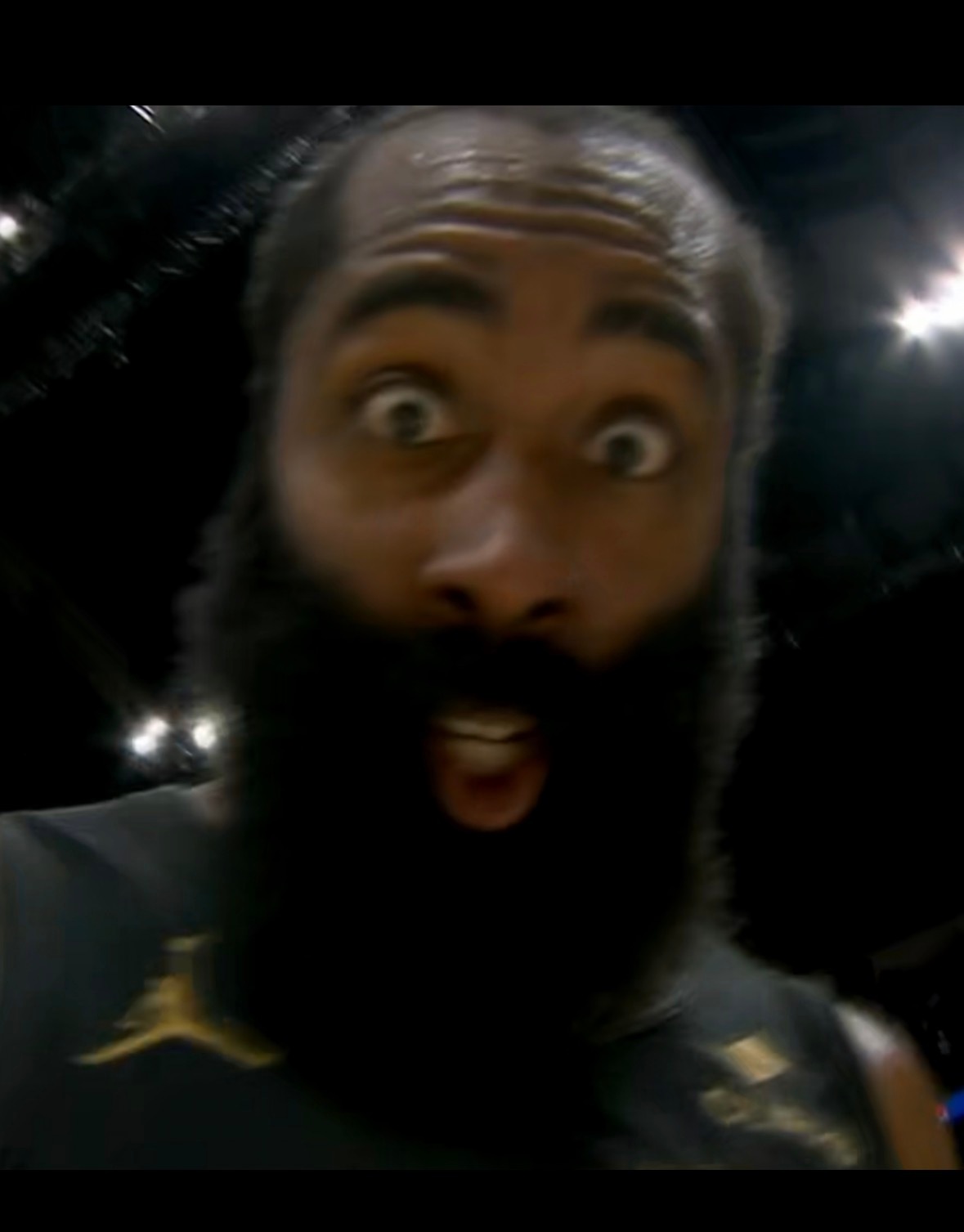 哈登：“我今天花了好一阵子才进入状态，但这正是我拥有一支超棒球队的原因。这是一场