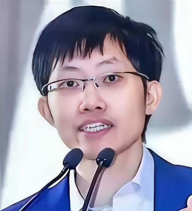 熊猫AI和美国的差距到底有多大呢？实干派的梁文锋毫不避讳地说：从表面上看，技术水