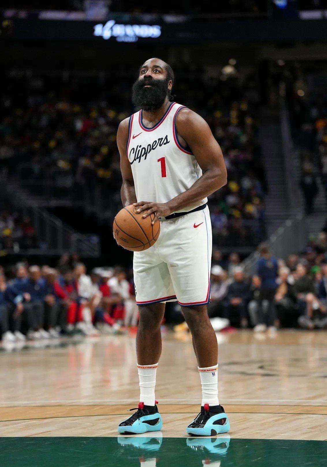 NBA常规赛，快船109：104险胜掘金，快船迎两大喜讯。，这场比赛真的是太刺激