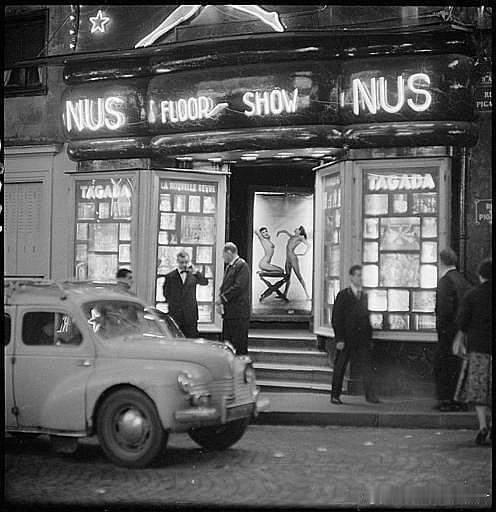 1958年，巴黎，脱衣舞夜总会 