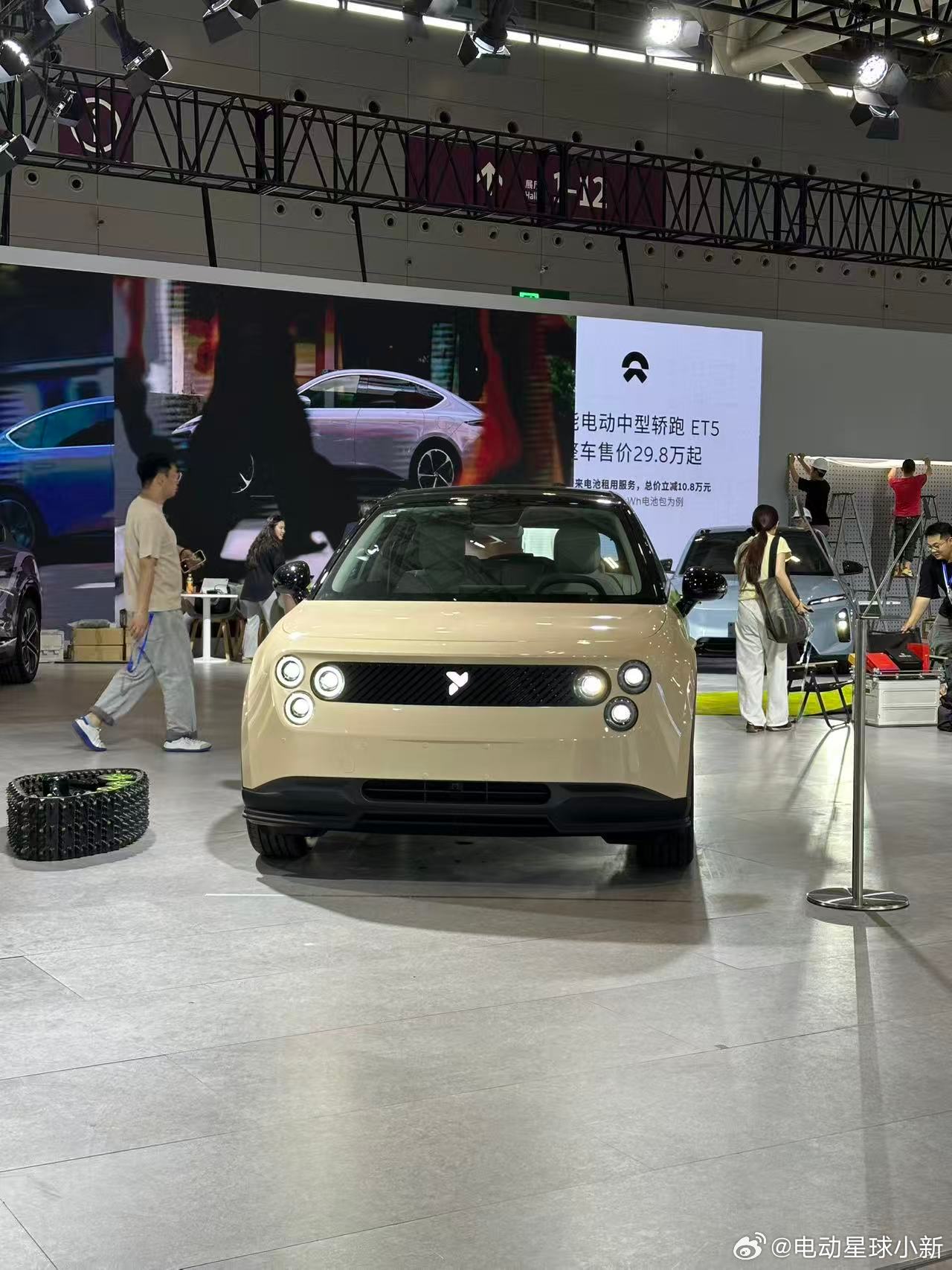 firefly 萤火虫的全新特别版？额外加装侧裙小包围，搭配清新绿黄渐变拉花，坐