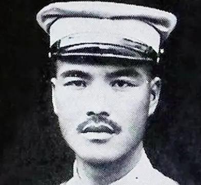 北平解放前，抗战期间著名的摩擦专家张荫梧还在拼命组织队伍准备守城，一共派了九路司