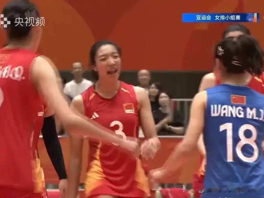 中国女排3-0哈萨克斯坦，以小组第一名挺进淘汰赛！今天中国女排一改慢热习惯，在加