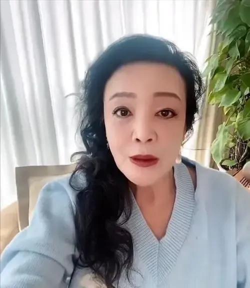 张颖颖最新的爆料，张兰老底被扒！

张老太竟是算计汪他爸才有了小汪的❗

小汪亲