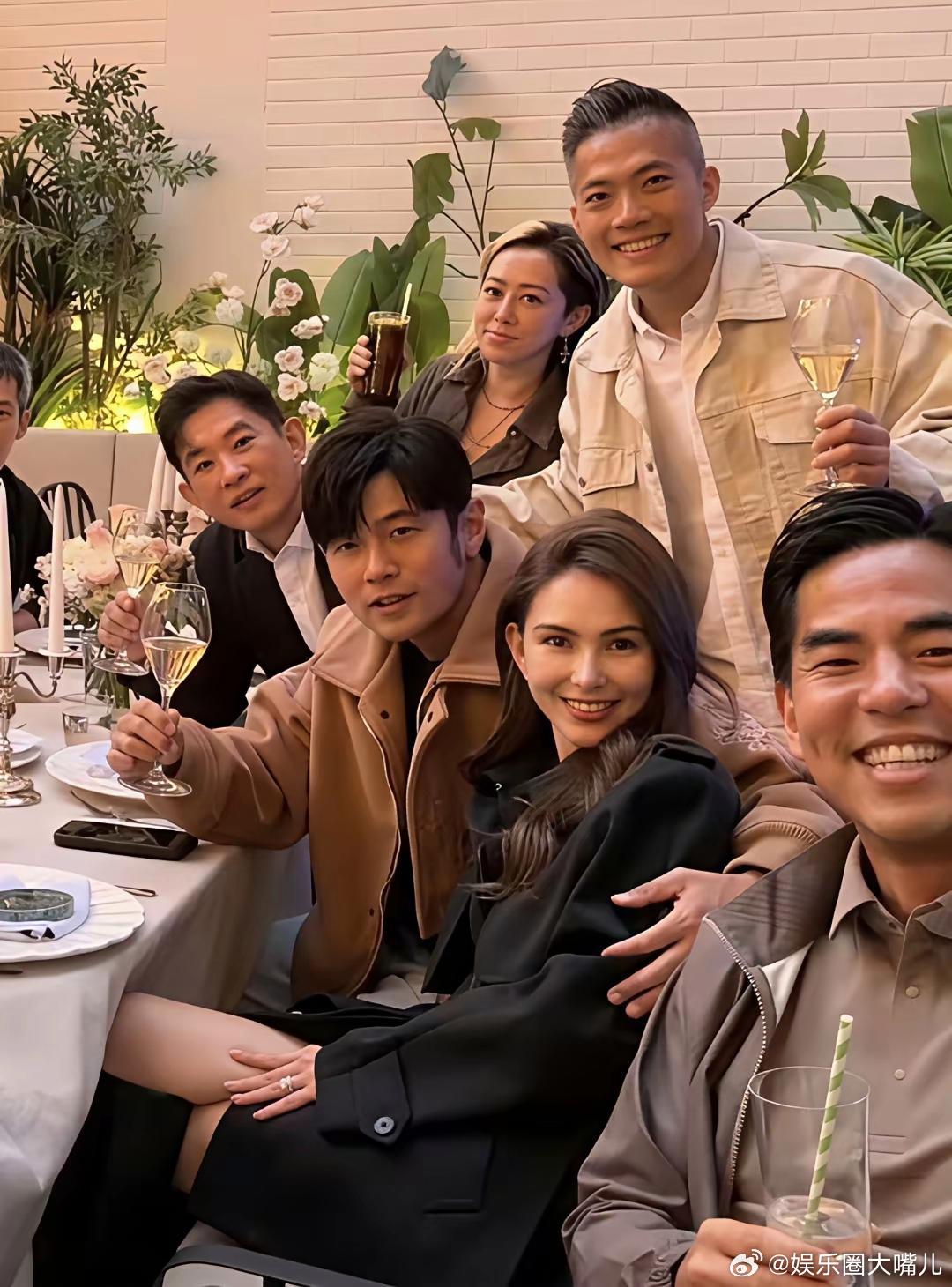 在周杰伦身上看到了爱情最美好的样子，永远热恋中 