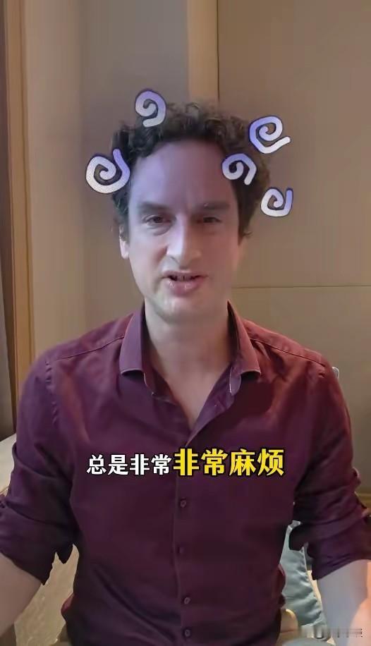 法国人在社交媒体上发文抱怨：
“我在中国坐高铁被歧视了！”

该法国游客尝试在携