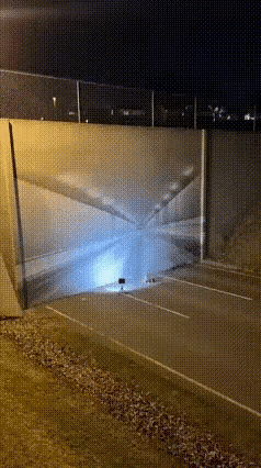 现实中有这样的断头路吗？如果真有这样的断头路，又画的如此逼真，这就是在造孽呀！一