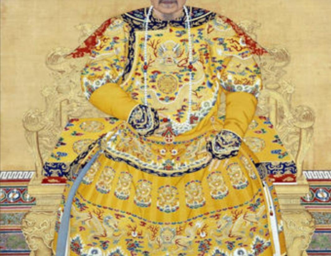 在清朝最风光的皇帝名单里，乾隆几乎是一个绕不开的名字。
他在位六十年，风华极盛，