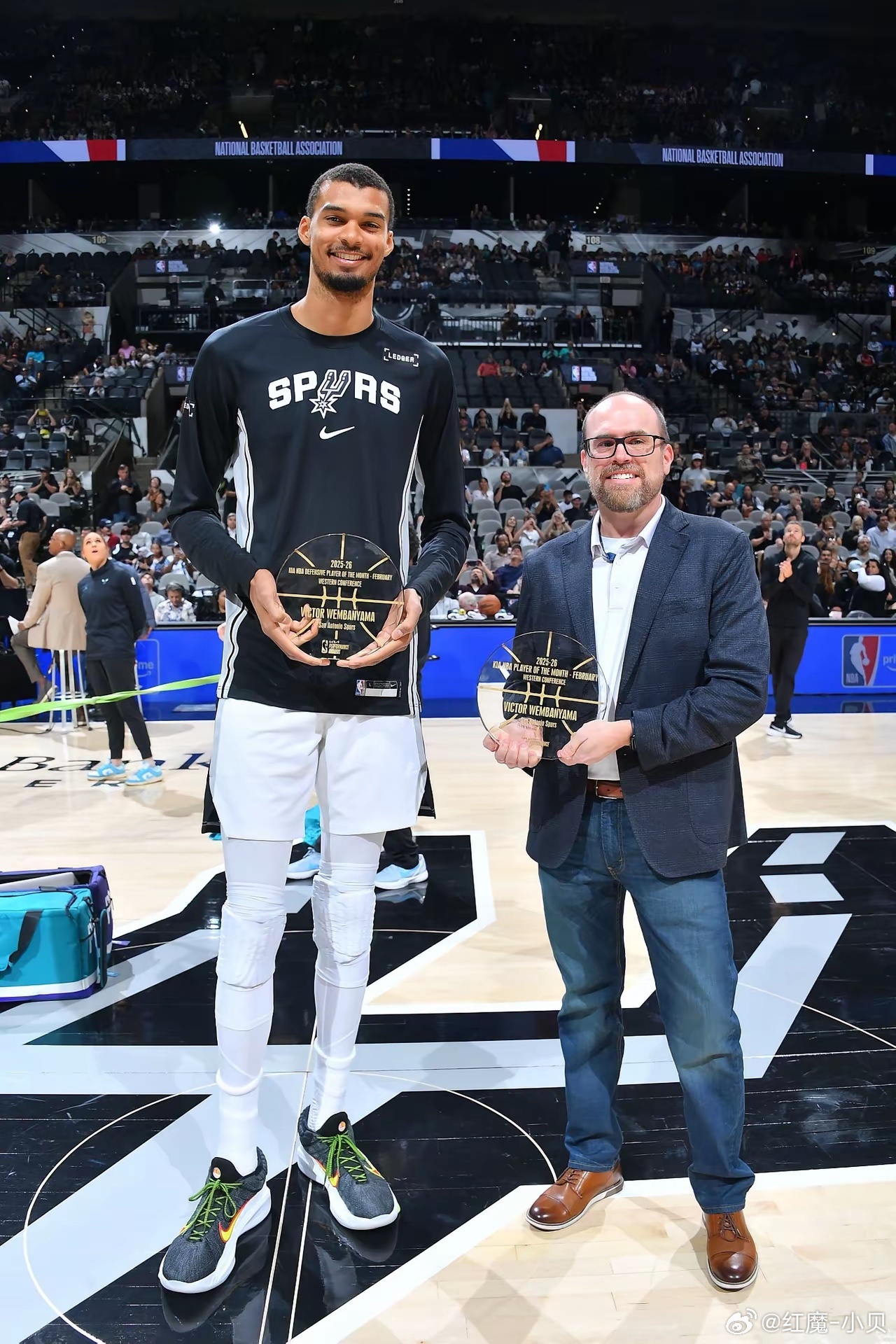 这就是硬实力！文班亚马虽非联盟第一，却是全联盟唯一的“非卖品”。别争啥联盟第一了