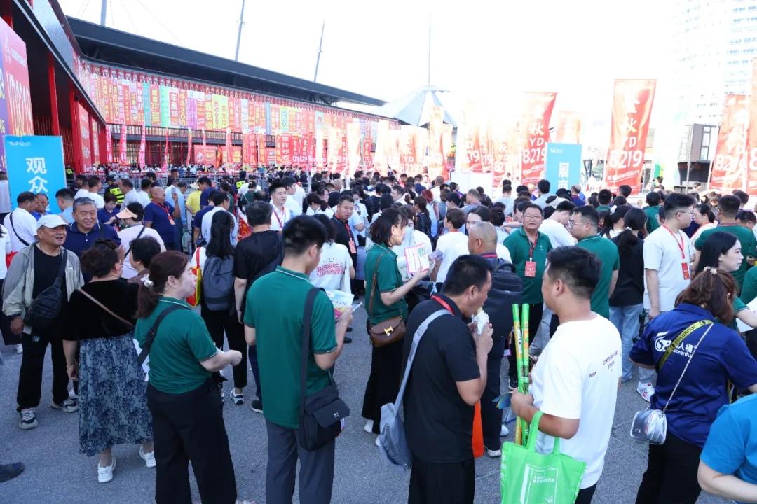 全周期赋能，展后仍赋能！会前地展观摩预热，会中高效洽谈成交，会后年度跟踪报道。【