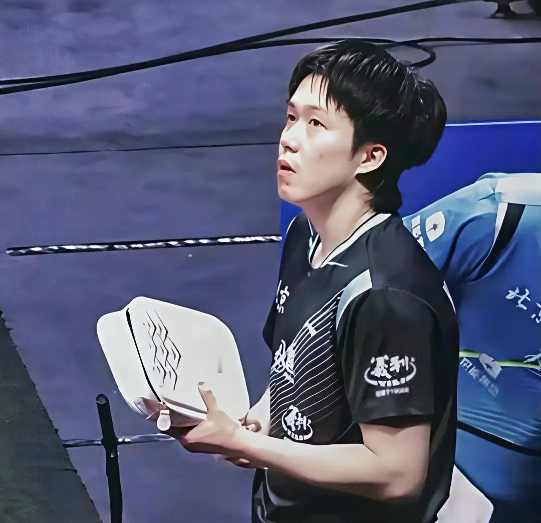 说王楚钦张狂要多吃苦头？拜托，他的苦早就够装一整车了吧！
 
谁见过扛着国乒大旗