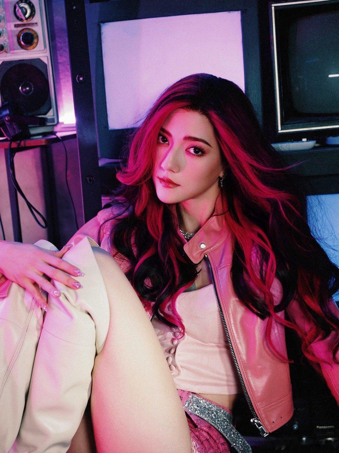 #娜然在内娱闯出妩魅系赛道#娜然简直就是这个赛道的神呀，夏禾一出场就把我魅惑住了