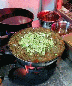 这样翻锅，菜都没有甩出来，真的有两下子 
