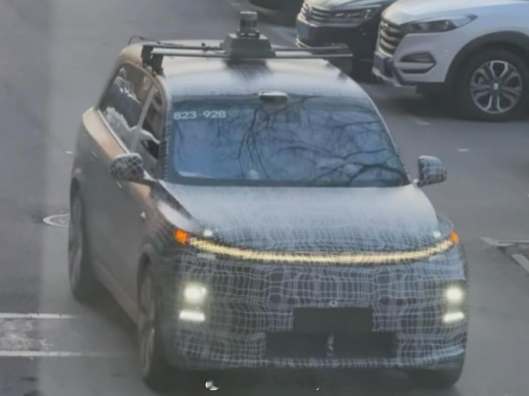 网传改款理想L系列的新一波测试车近照仅供参考，估计后期还会有不少要改的地方不过已