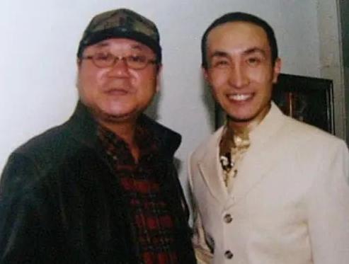 1988年，范伟带着300元巨款去大连参加比赛，结果，自己还没花一分钱呢，就被巩