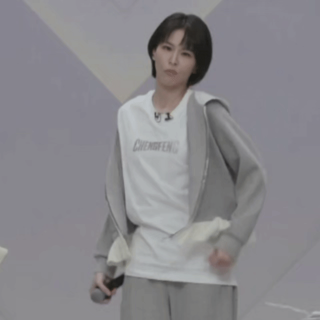 曾沛慈一半一半转音一公小考曾沛慈也太稳了，仅一天就全开麦唱跳还记熟歌词，转音超好