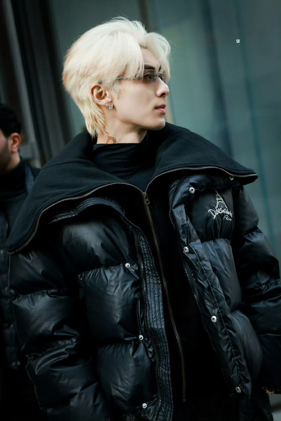 王鹤棣巴黎时装周上班路透，金发👱🏻♂️美男 