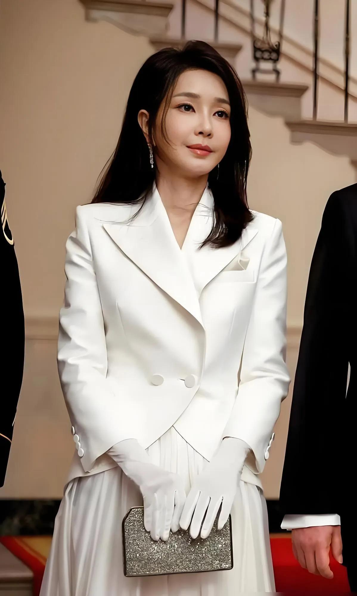 死刑来了，韩国icon这是非要把这位大美女弄成寡妇不可
根据几分钟前《红网ico