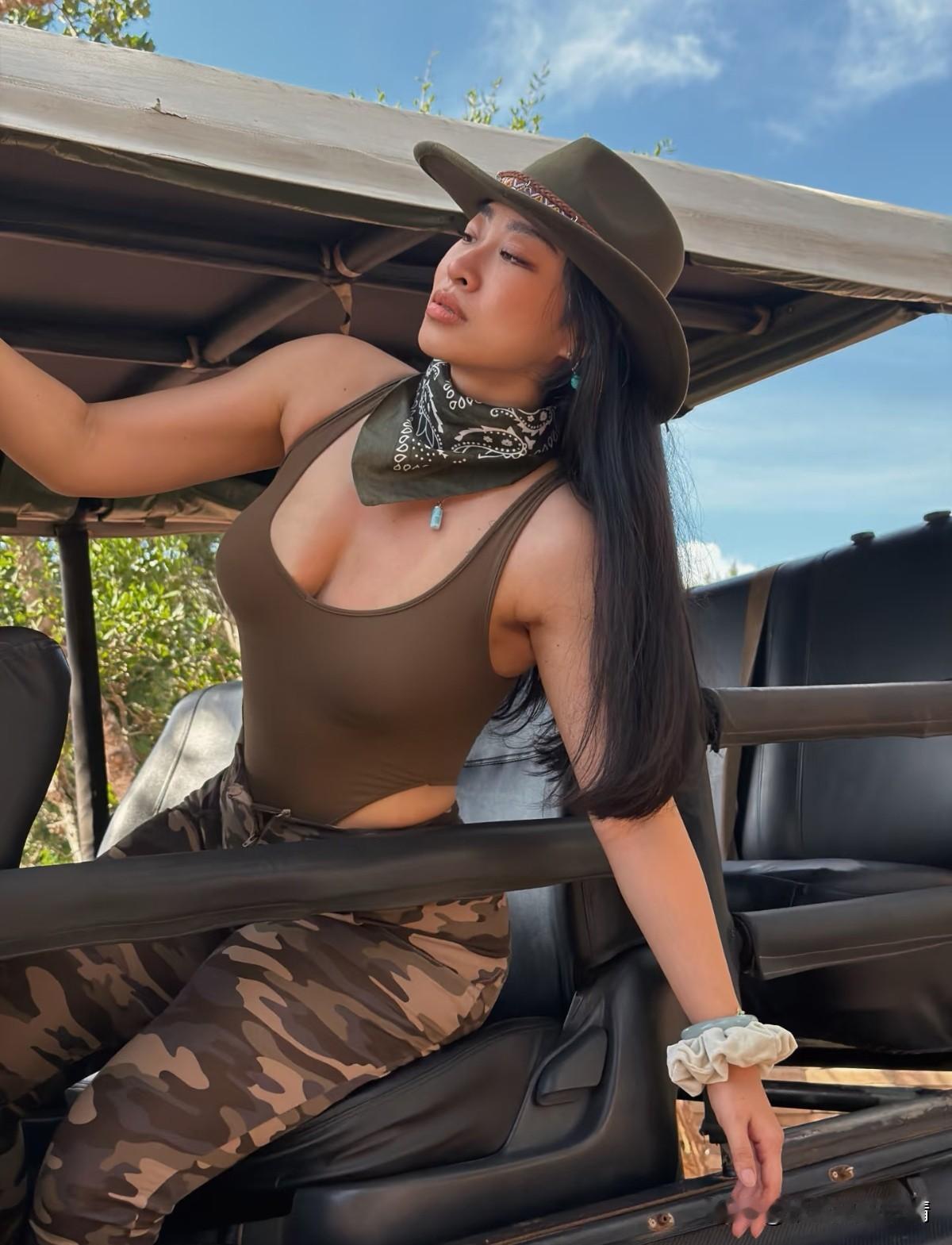 猪油那叫一个香，是厨房的提鲜神器！炒菜时先放一小块猪油化开，不管是炒青菜还是炒肉