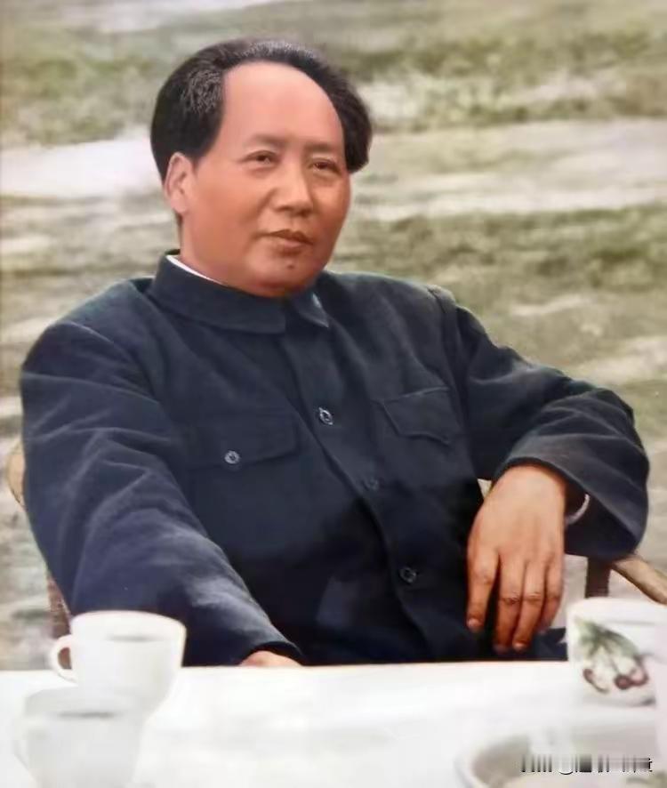 正是神都有事时，又来南国踏芳枝，短短两句，道尽家国情怀
 
一句“正是神都有事时