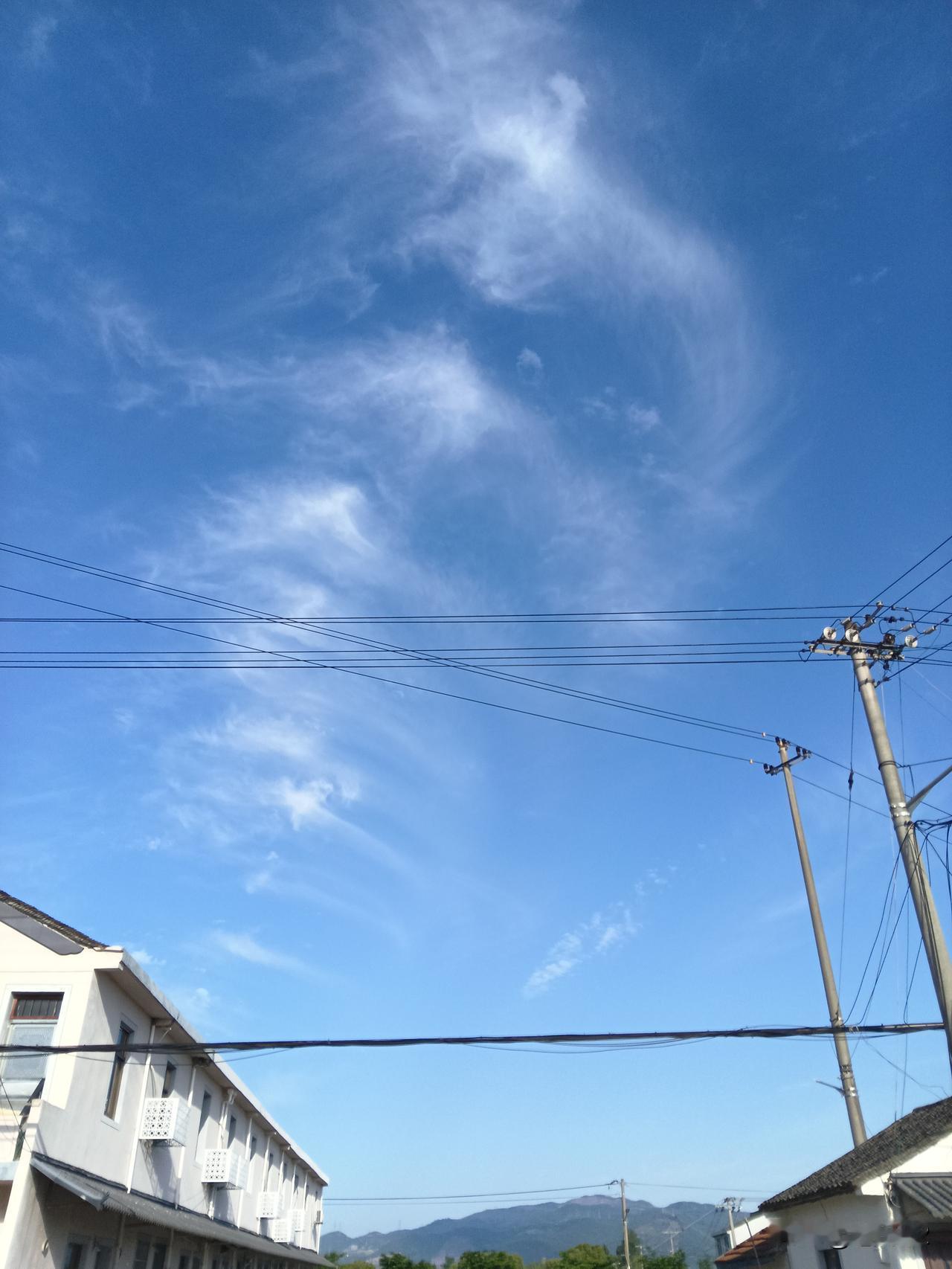 中国作为最大的受害国，对日本正确反思历史的问题极为敏感且警觉。对于日本如僵尸般阴