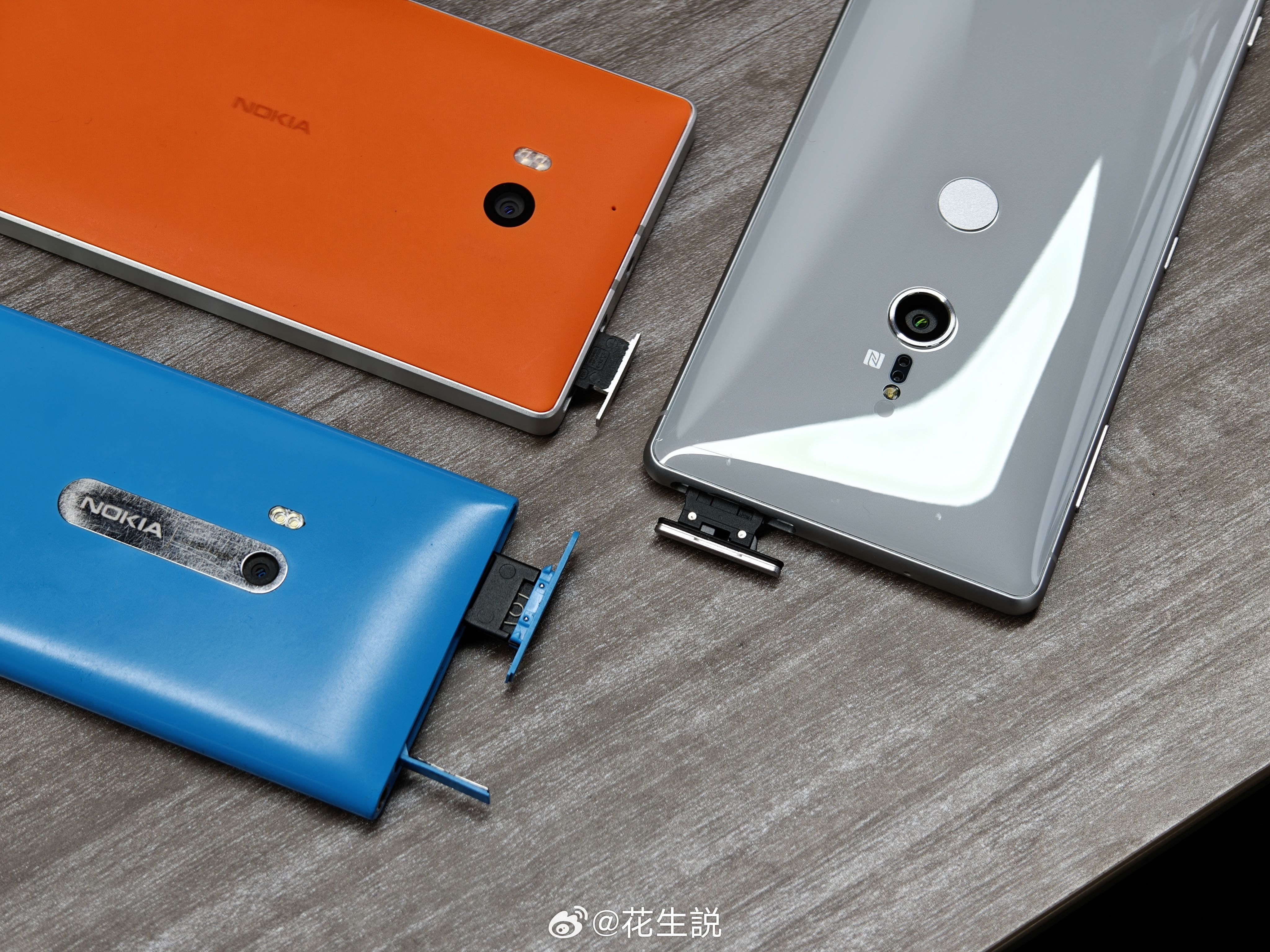 大家有没有想过，免工具卡槽这么方便的东西，为啥没几个厂商用呢？我觉得有两点原因，