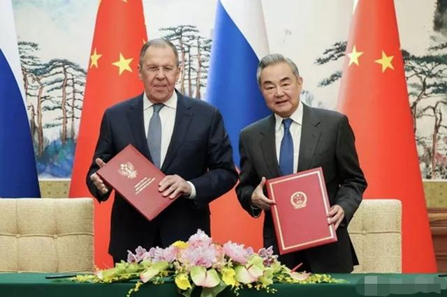 任凭风浪起，稳坐钓鱼台。普京与特朗普将在未来几个月内访华，中国绝对的压舱石。
 