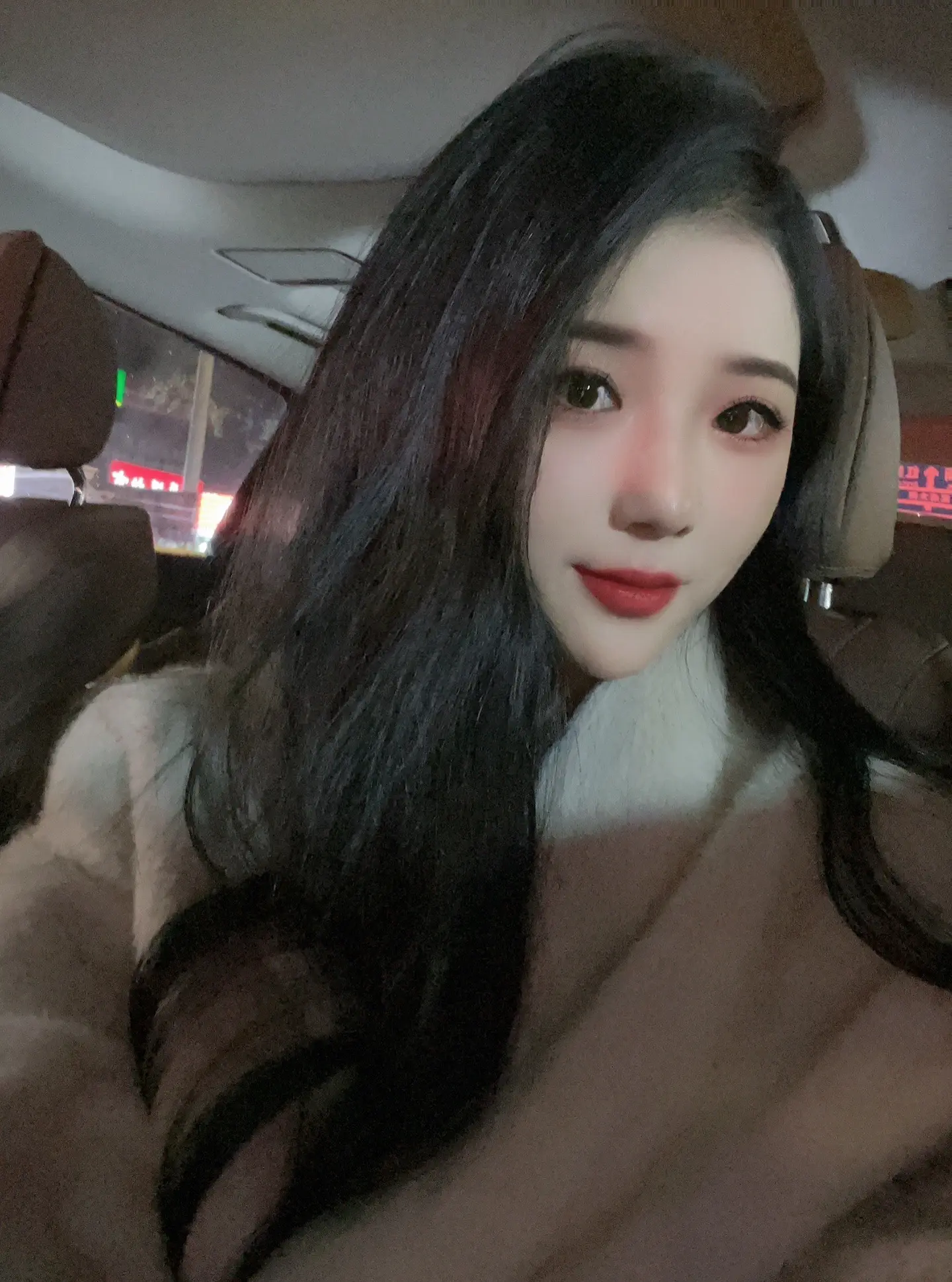 我抛了个硬币 闭眼许愿  反  正都会幸福