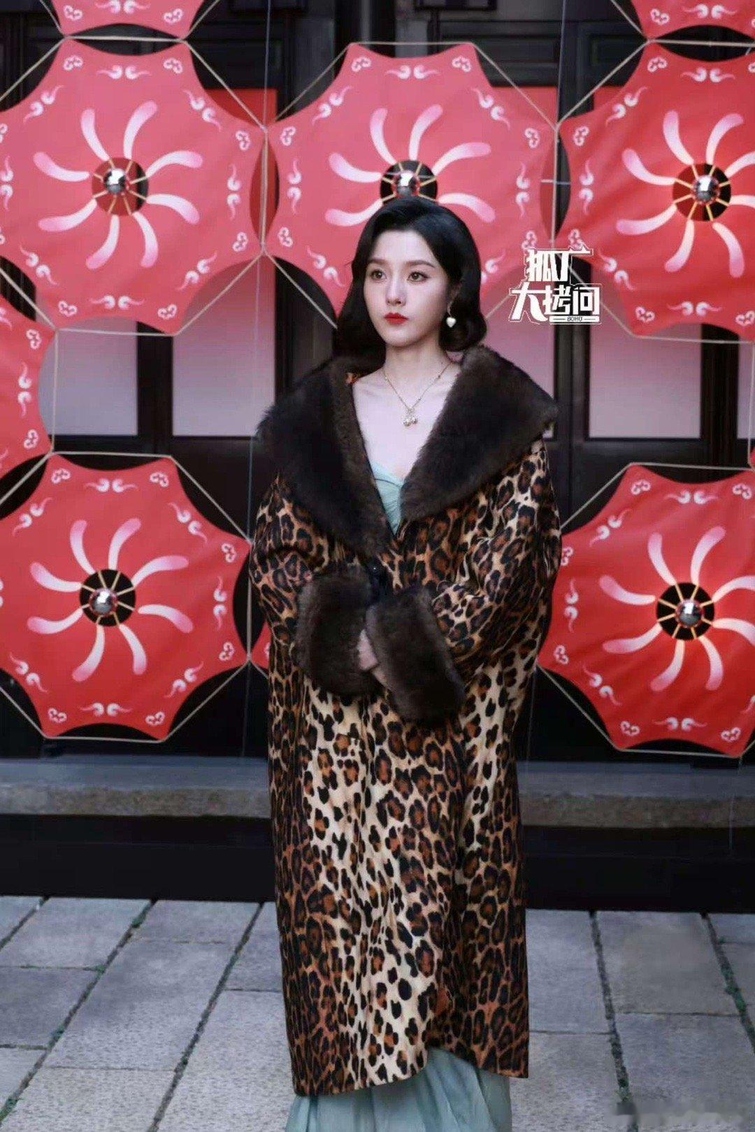 宋祖儿华伦天奴活动宋祖儿豹纹女郎宋祖儿豹纹女郎，哇塞，哇塞 