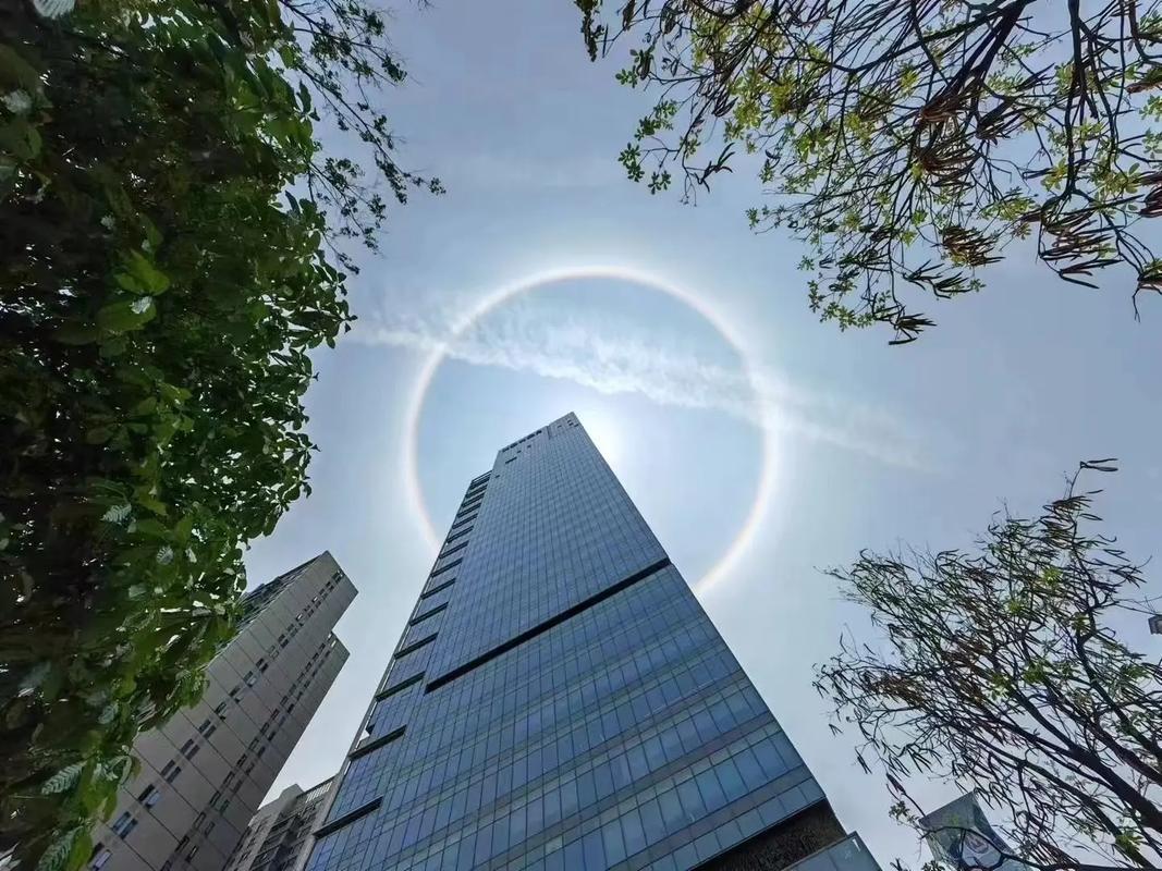 下联：日过中天。

（题图来自网络）