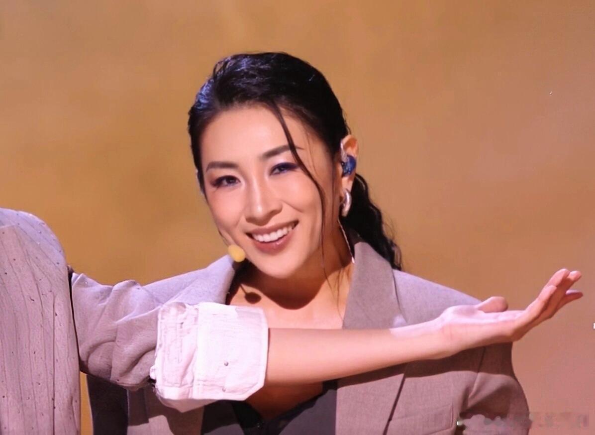 坚韧如咖啡，细腻似奶油。生活的苦甜她都懂。淡淡 你不觉得女人真的很美味吗