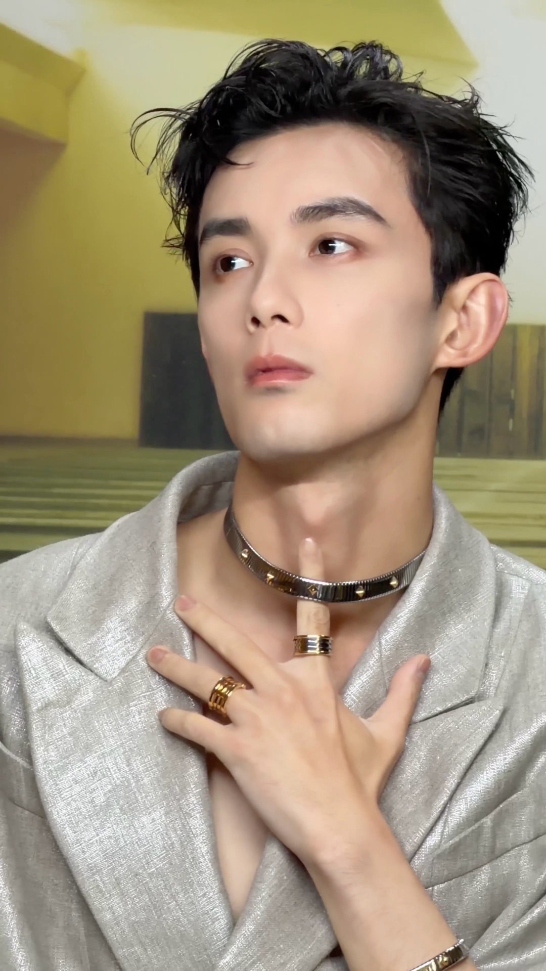 going人的事吴磊做尽了吴磊铆钉颈环直接被吴磊帅到失语🆘就这么轻松going