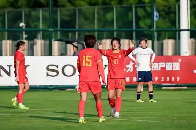 中国U17女足6-0大胜拜仁U17，不得不承认的5个事实，吴逸晨王晨西各献传射北