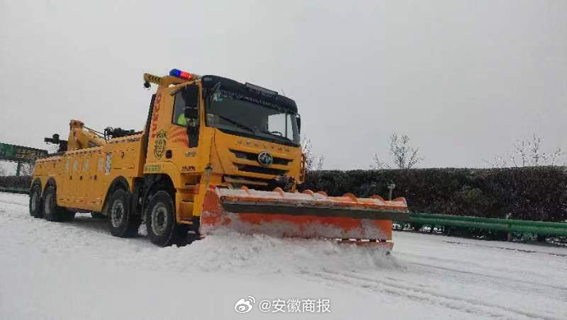 #聚焦2024安徽春运# 【安徽省高速公路除冰融雪保畅通】#安徽暴雪来袭# 2月