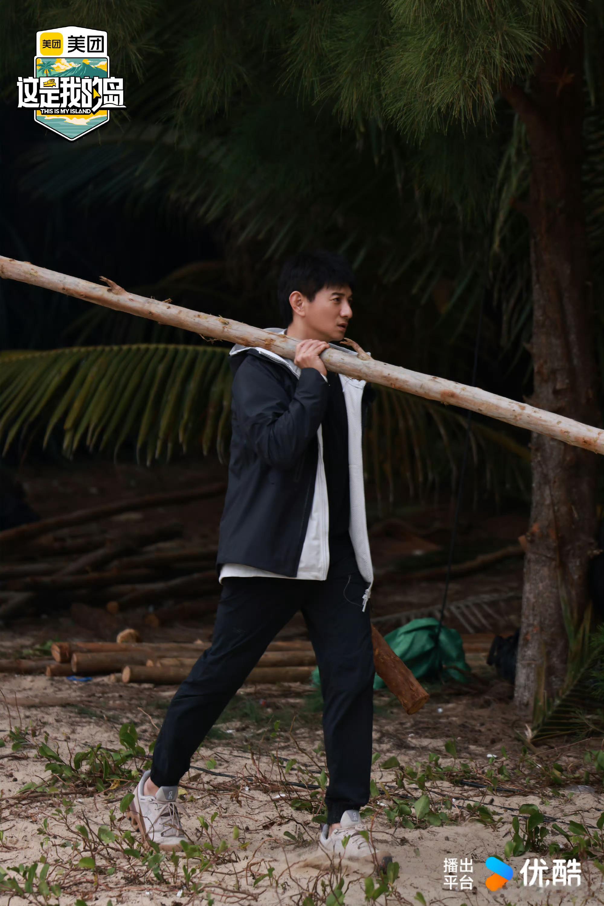 #53岁吴奇隆跑得比时代少年团还快# 妈呀！吴奇隆这体力是真的没的说，53岁运动