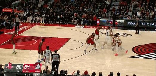 空接单臂暴扣~！！！ 