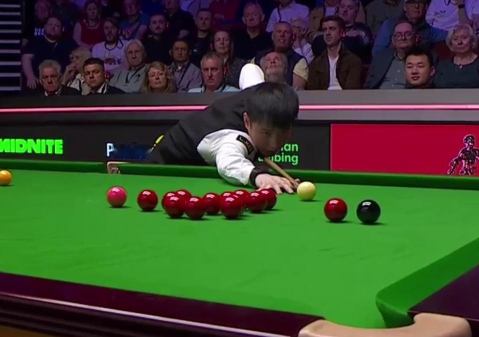 世锦赛八分之一决赛德比大战第二阶段结束：丁俊晖7-9赵心童
​
​      北